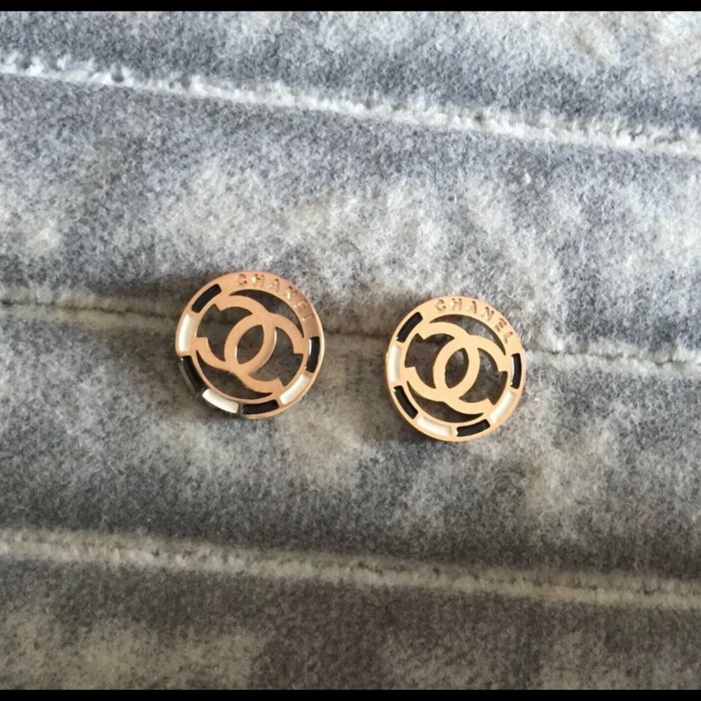 Gold with white and black stud earrings